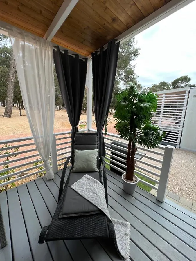 Mobile Homes Malu Biograd Na Moru 4*,