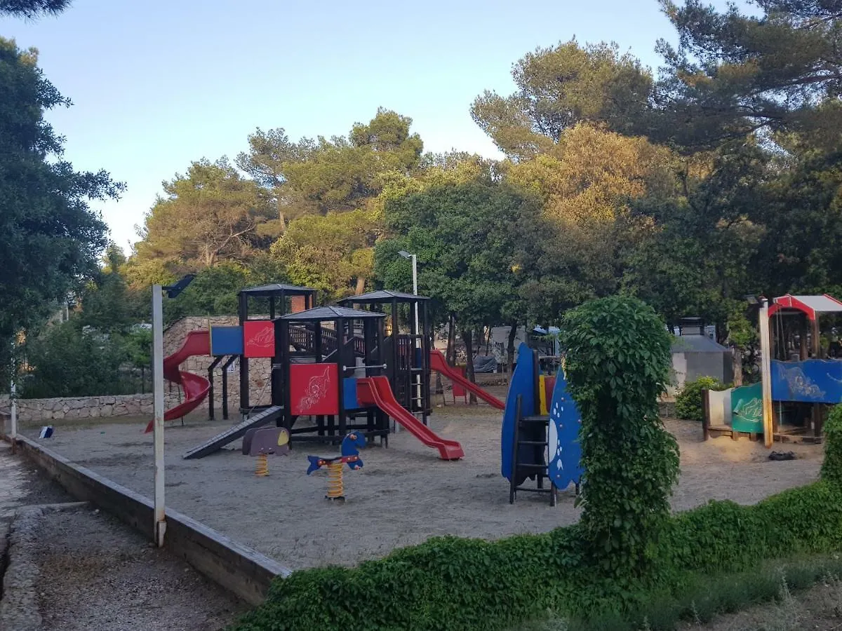 Mobile Homes Malu Biograd Na Moru 4*,