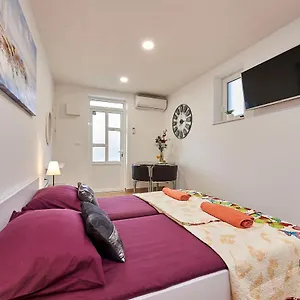 studio-apartment-bascan.hotels-in-trogir.com/